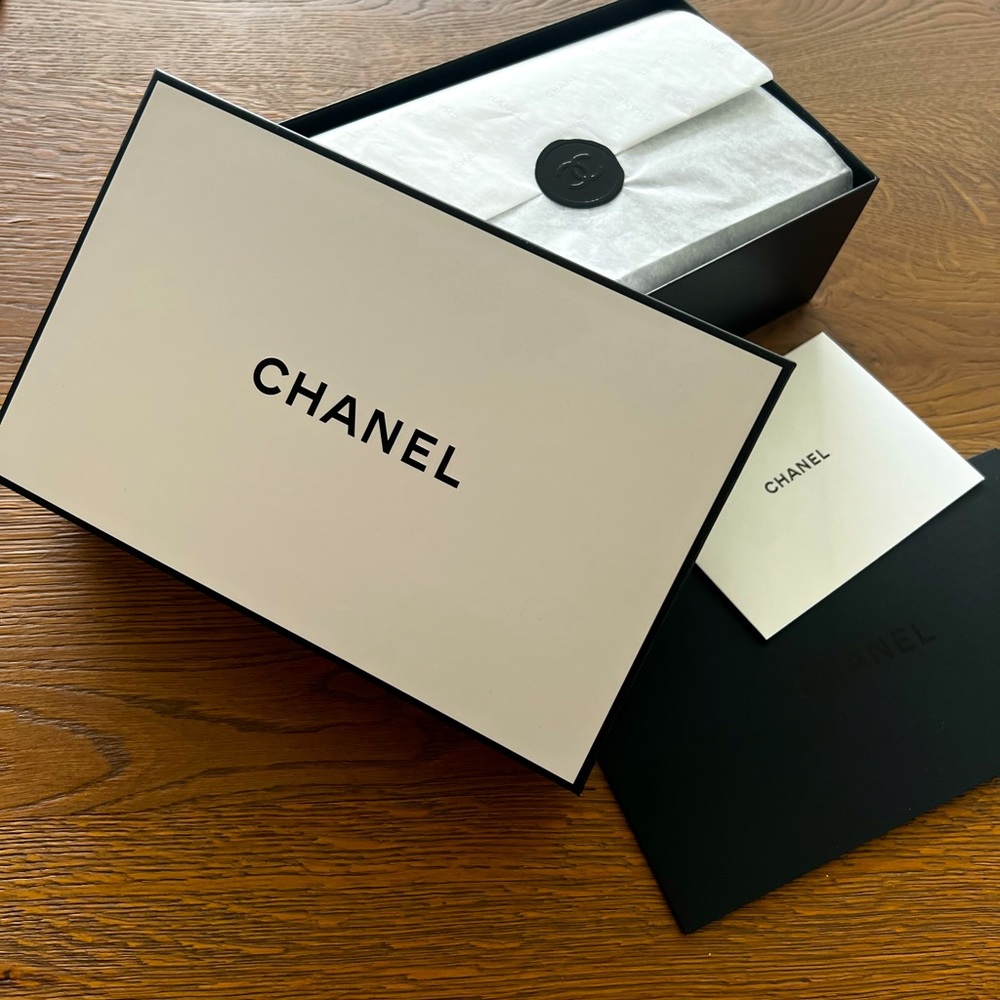 Chanel gift box set + 3 samples